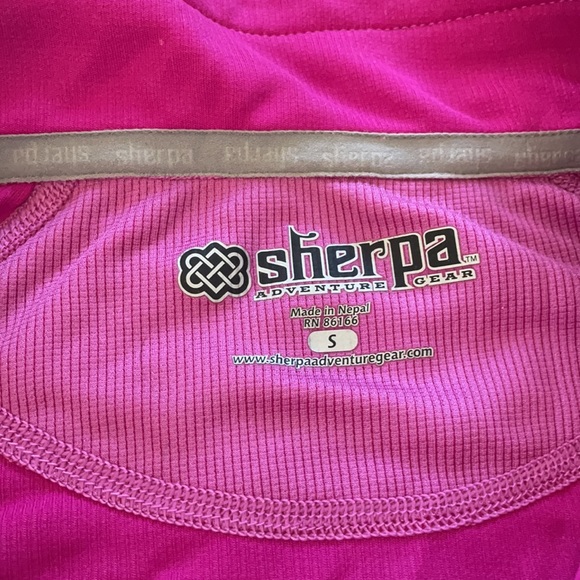 Sherpa Adventure Gear Pullover Size Small - Picture 3 of 3
